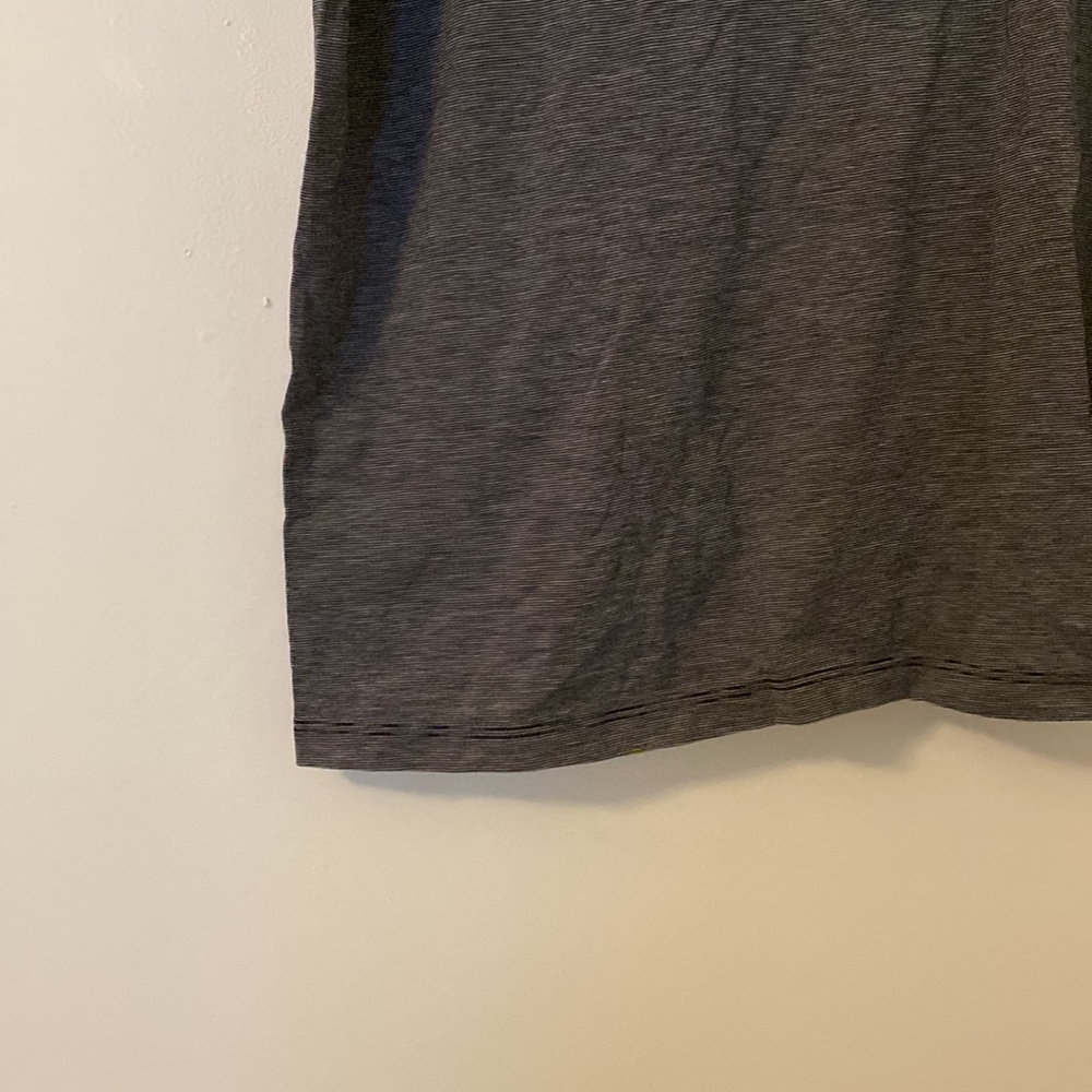 Lululemon tee - Picture 3 of 6